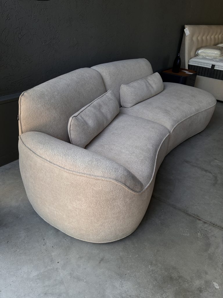 Sofa. 253x100cm, VENEKS
