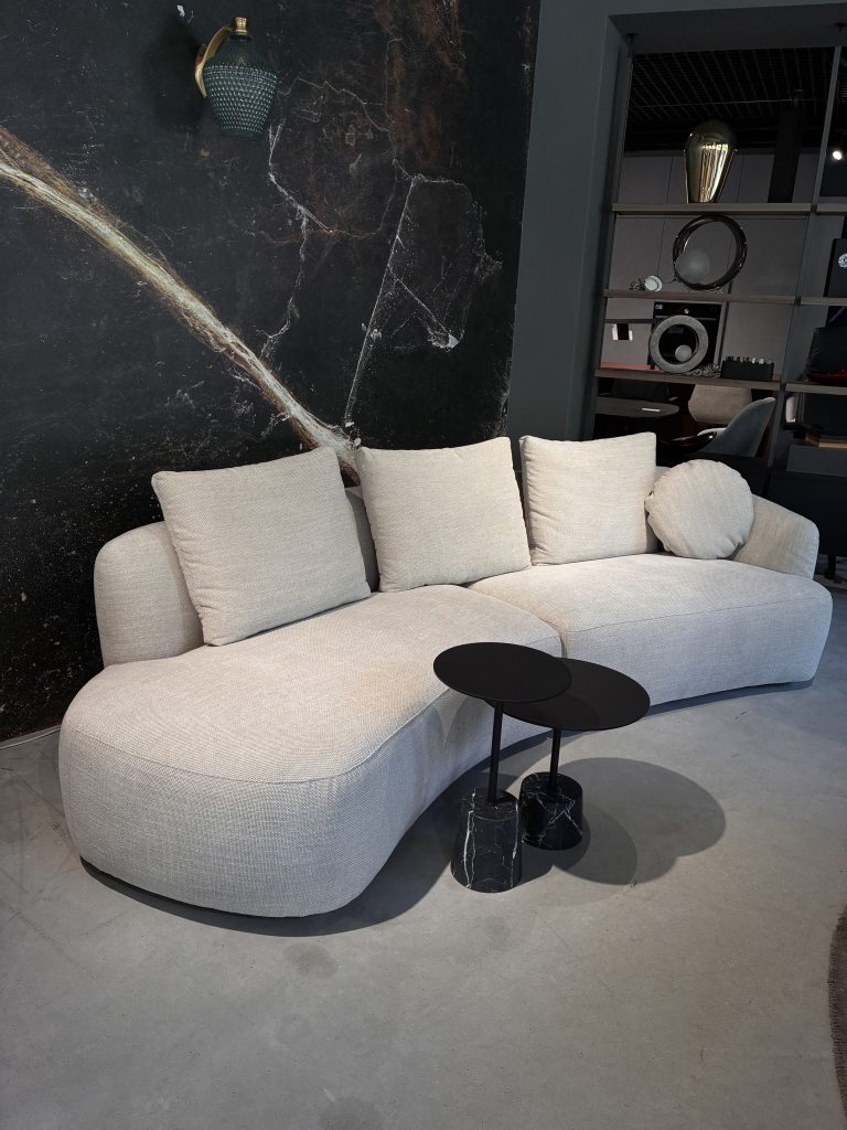 Sofa. 283x100cm, VENEKS